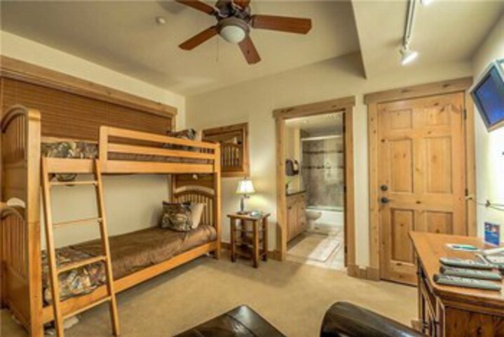 Room 26 of 28