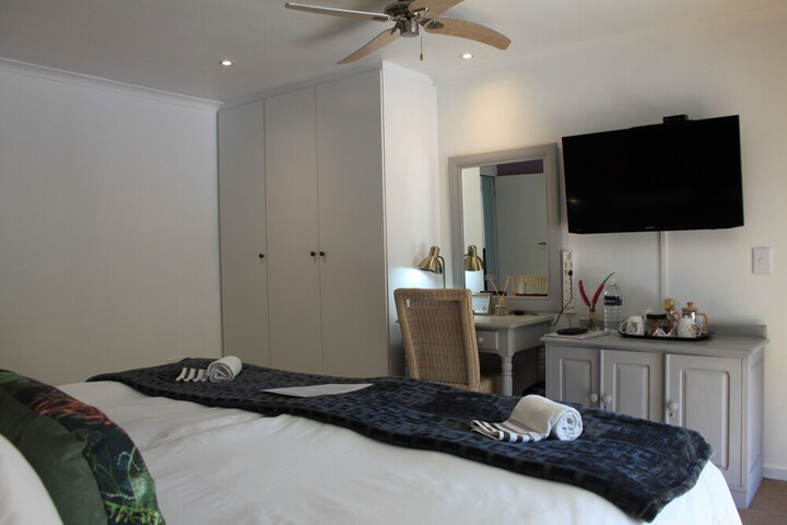 Room 11 of 53