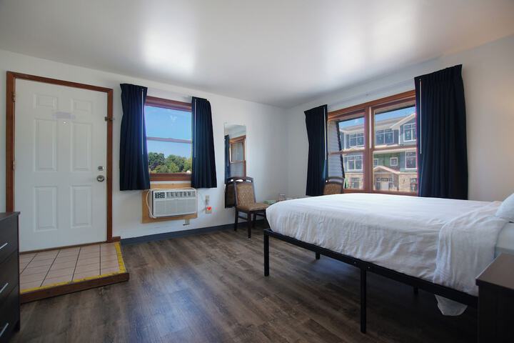 2 Bedrooms Traditional Suite King and Queen Bed Pool View Balcony (4 of 46)