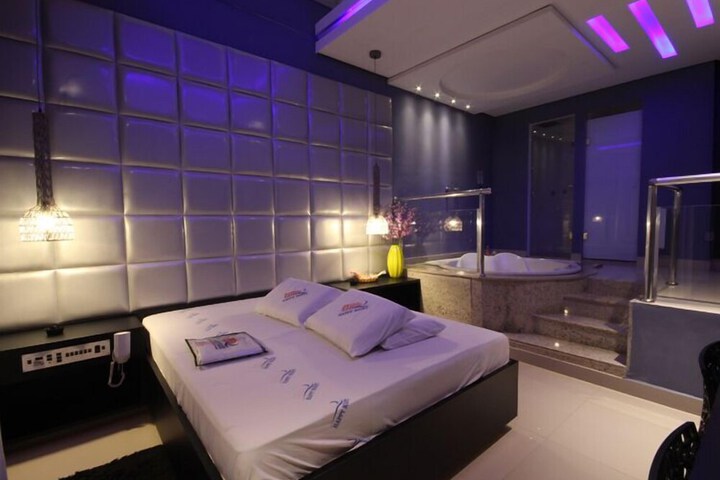 Room 3 of 61