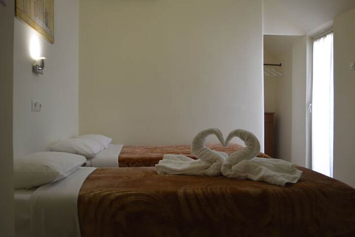 Room 25 of 35