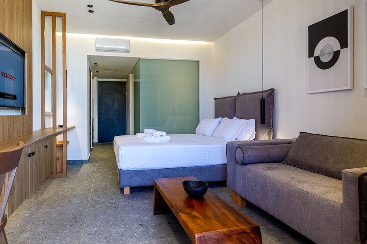 Room 2 of 28