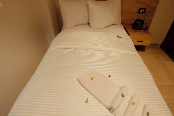 Room 52 of 150
