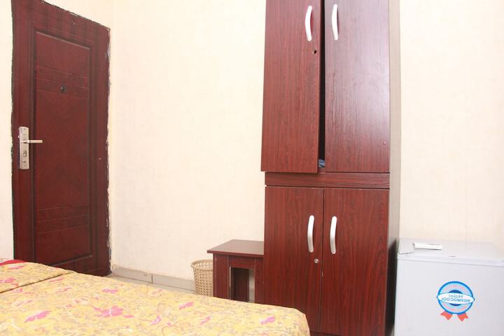 Room 5 of 11