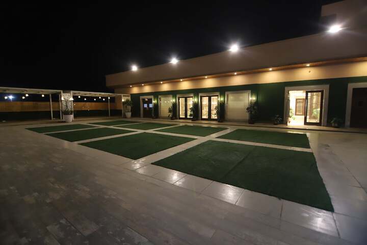 Hotel Exterior 30 of 34