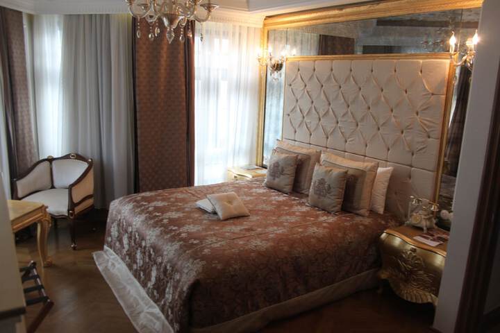 Room 16 of 94
