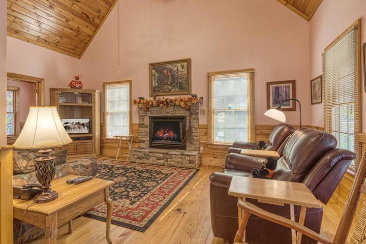Hemlock Hollow Pool Access, FREE tickets each paid day, WIFI!!!