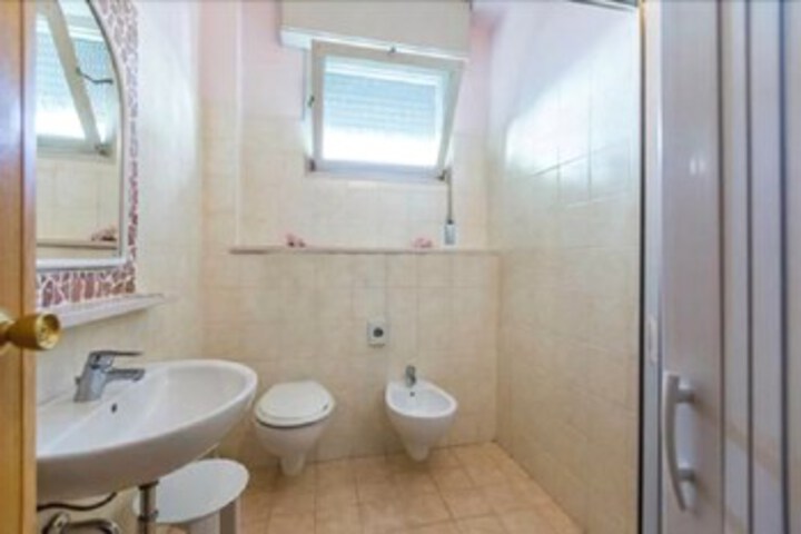 Room 2 of 21