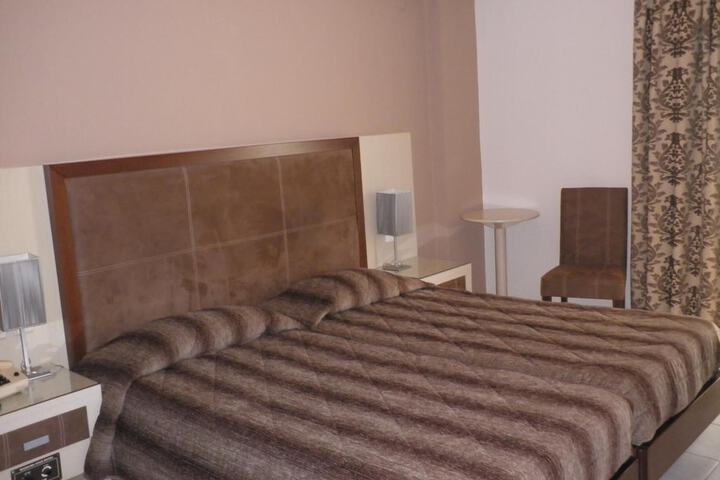 Room 8 of 30