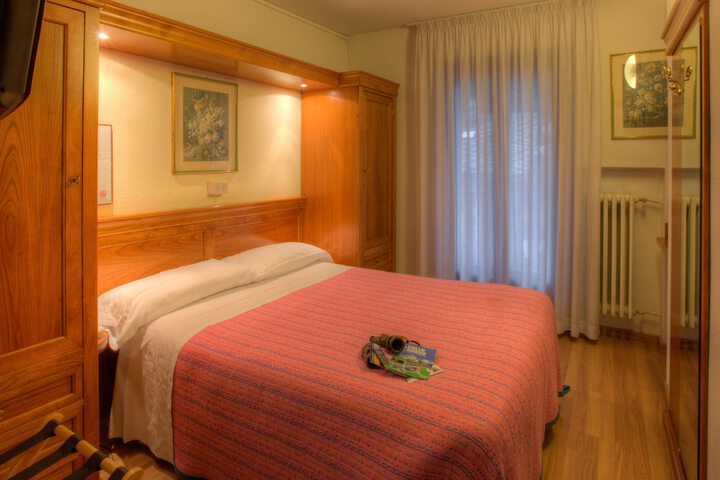 Room 4 of 38