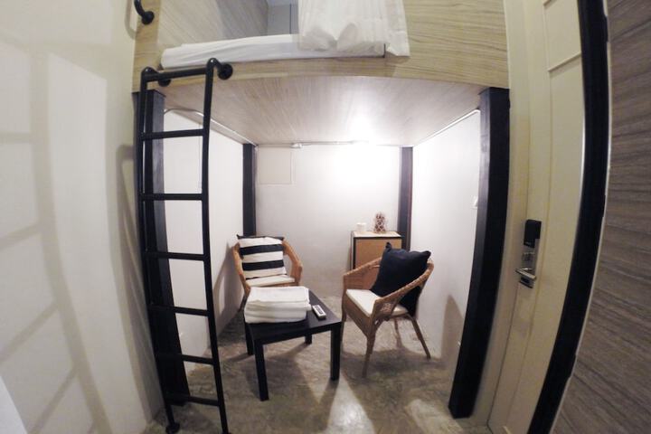 Room 10 of 30