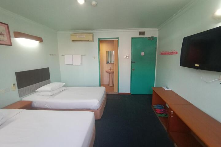 Room 13 of 47