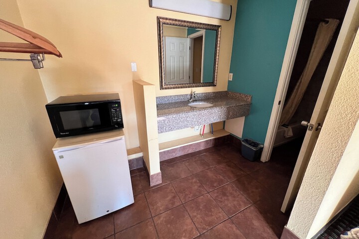 Standard Double Room (2 of 7)