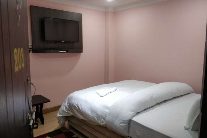 Room 16 of 39