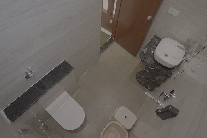 Room 9 of 16