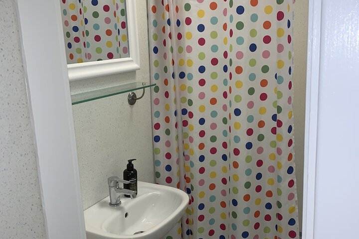Room 28 of 60