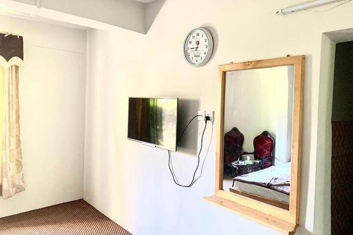 Room 7 of 28