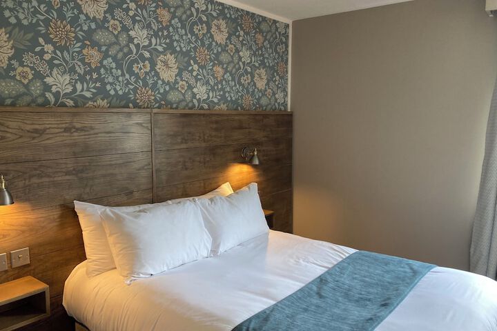 Room 10 of 26