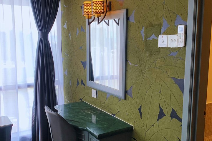 Room 9 of 82