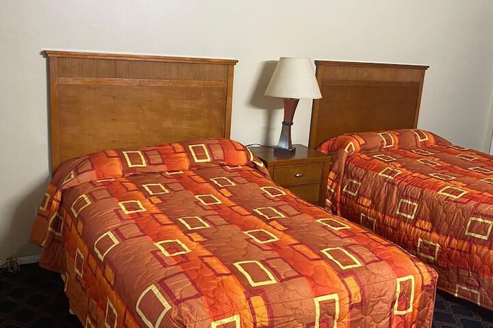 Room 4 of 10