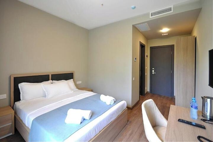 Room 7 of 19