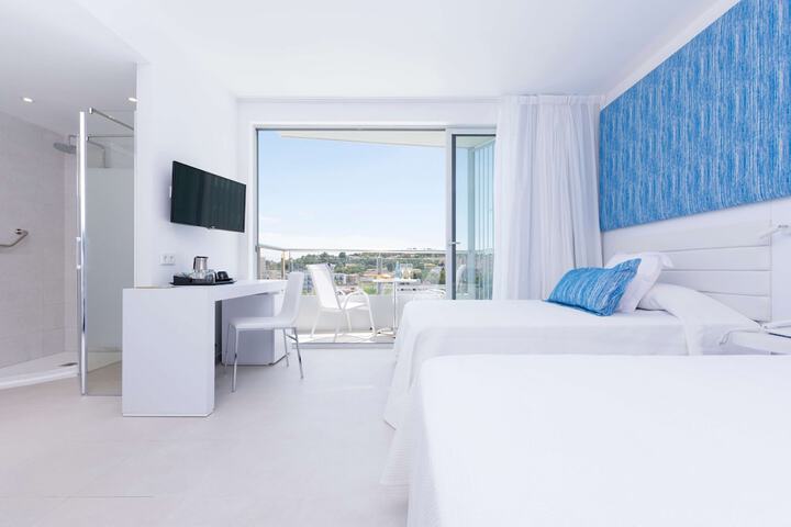 Room 43 of 282
