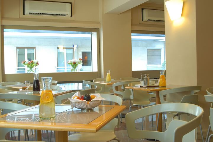 Breakfast area