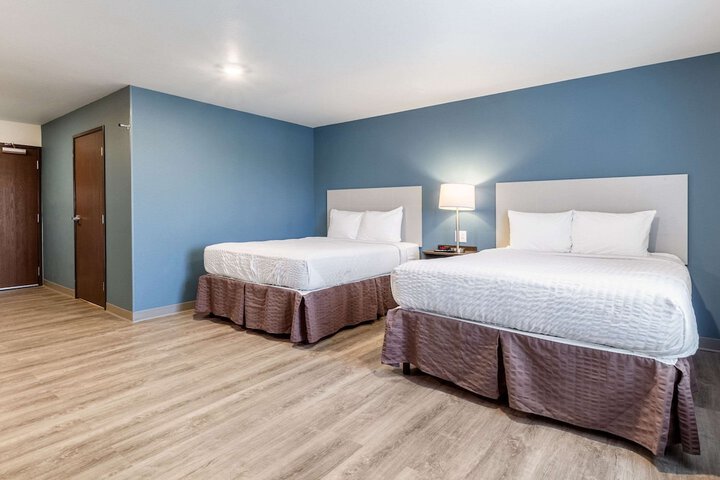 1 Queen Bed (12 of 22)