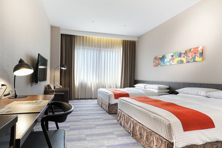 Room 28 of 90