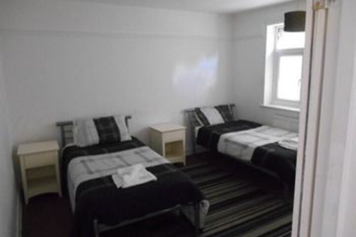 Room 2 of 7