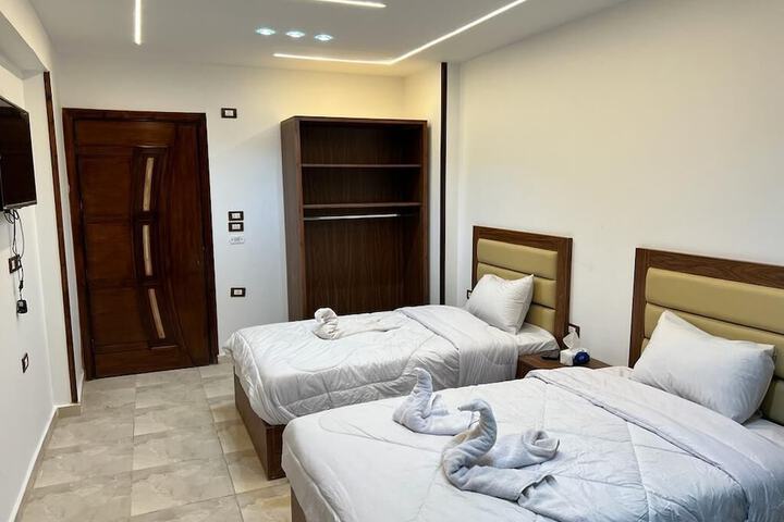 Room 10 of 29