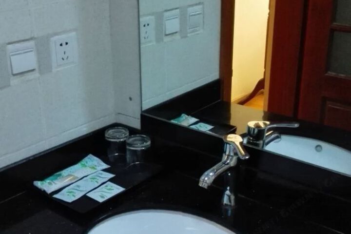 Room 17 of 23