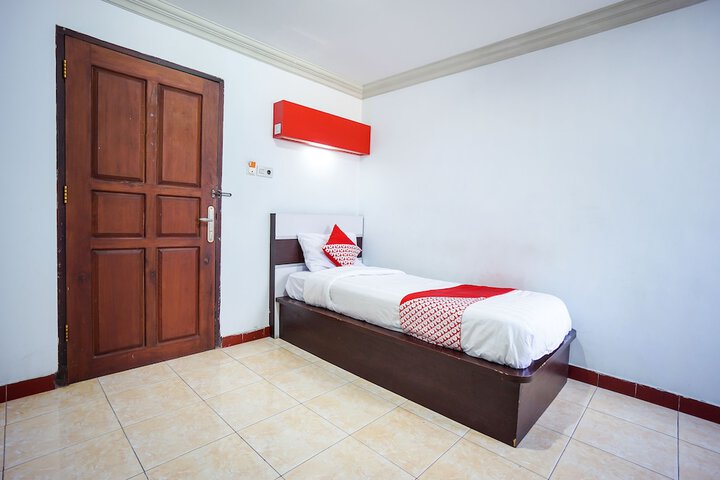 Room 12 of 32