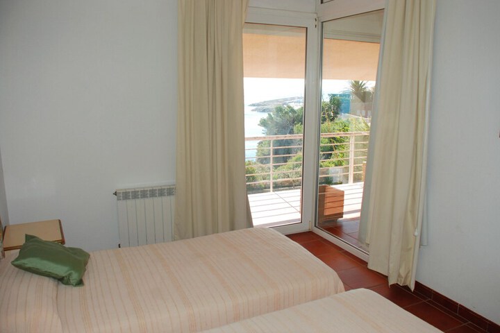 Room 5 of 24