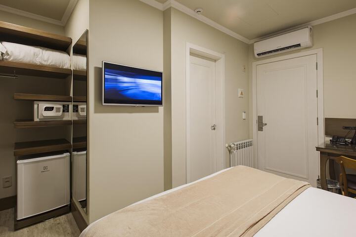 Room 19 of 148