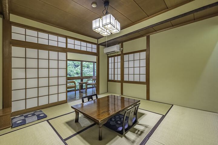 Room 6 of 49