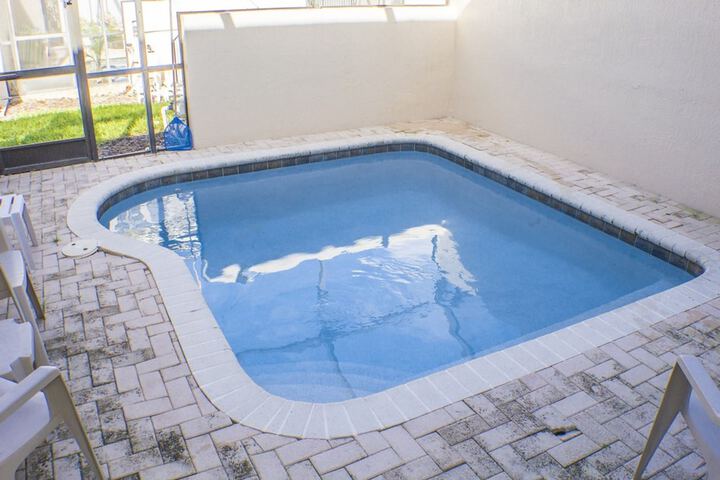Pool 10 of 18