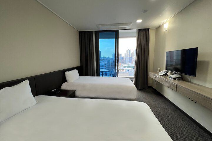 Room 10 of 23