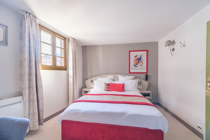 Room 6 of 28