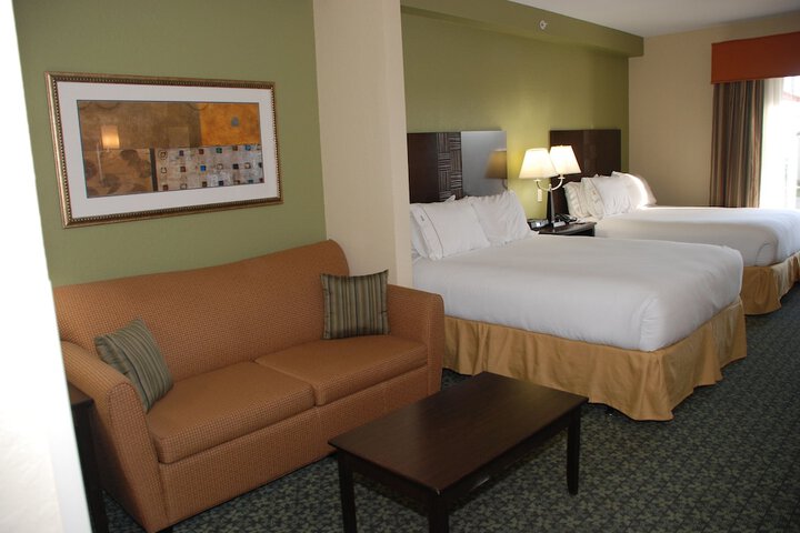 2 Queen Beds (3 of 12)