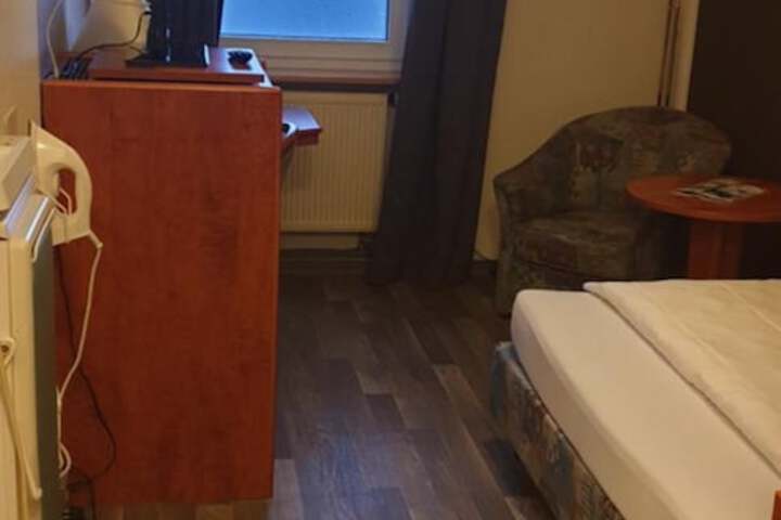 Room 16 of 39
