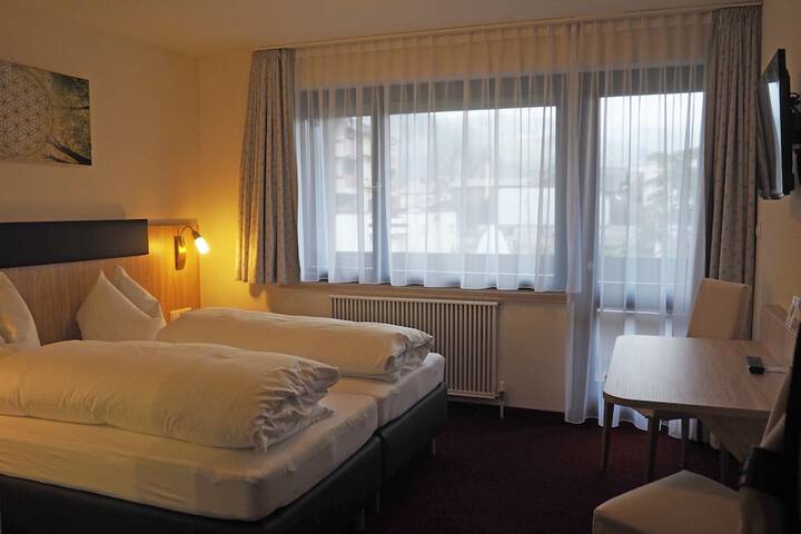 Room 9 of 65