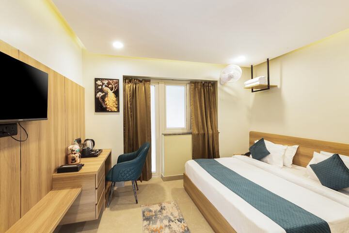Room 5 of 18