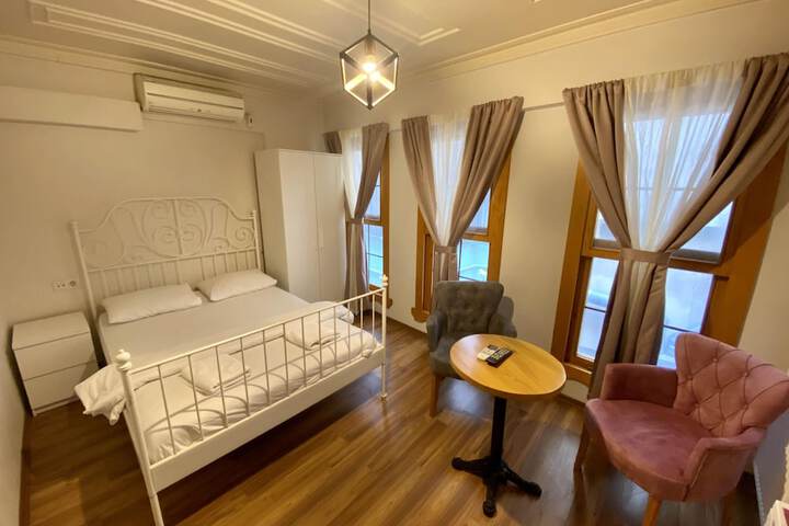 Room 10 of 21