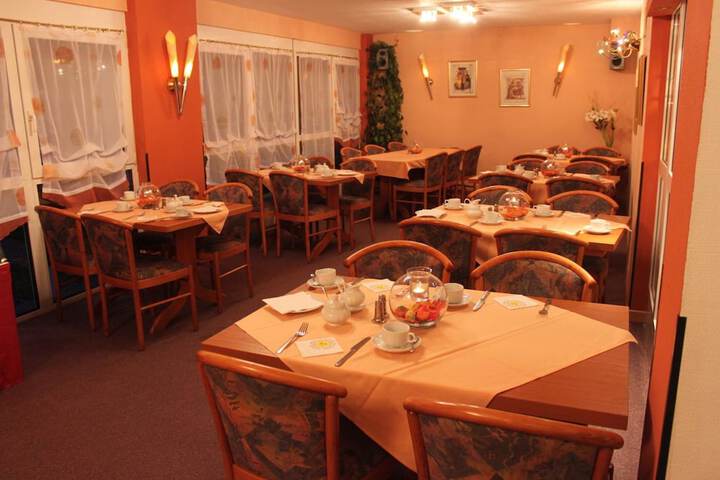 Dining 27 of 37