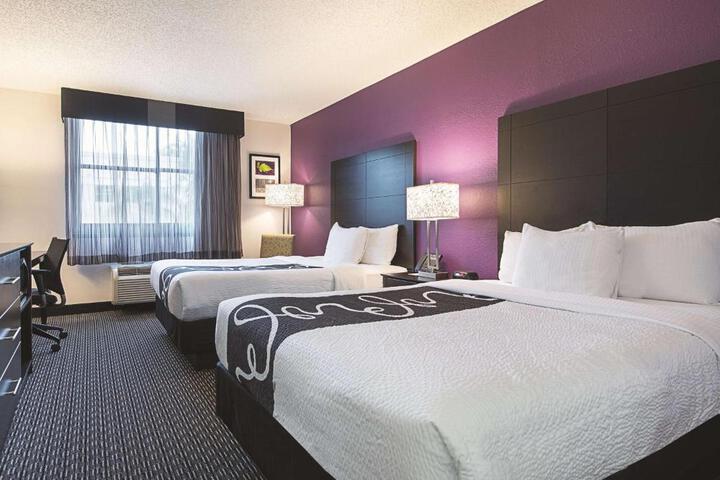 2 Double Beds (4 of 5)