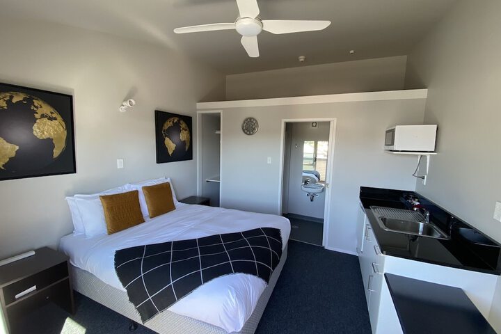 Room 9 of 62