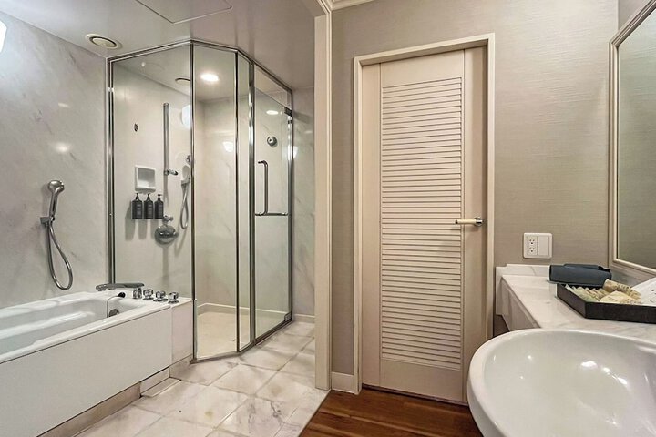 Room 26 of 187