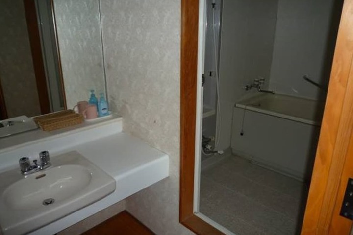 Room 14 of 50
