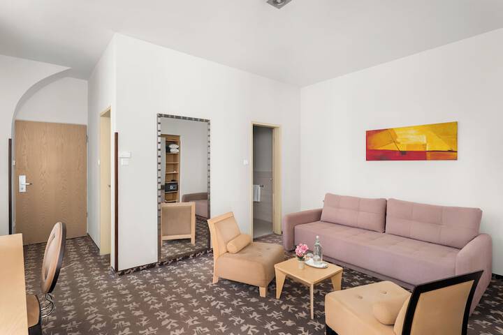 Room 32 of 54